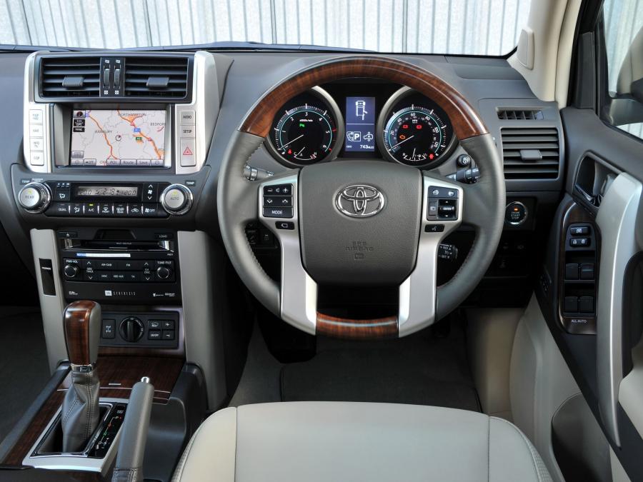  Toyota Land Cruiser Prado 150 60th Anniversary 2011 года  (UK) (фото 15 из 20)